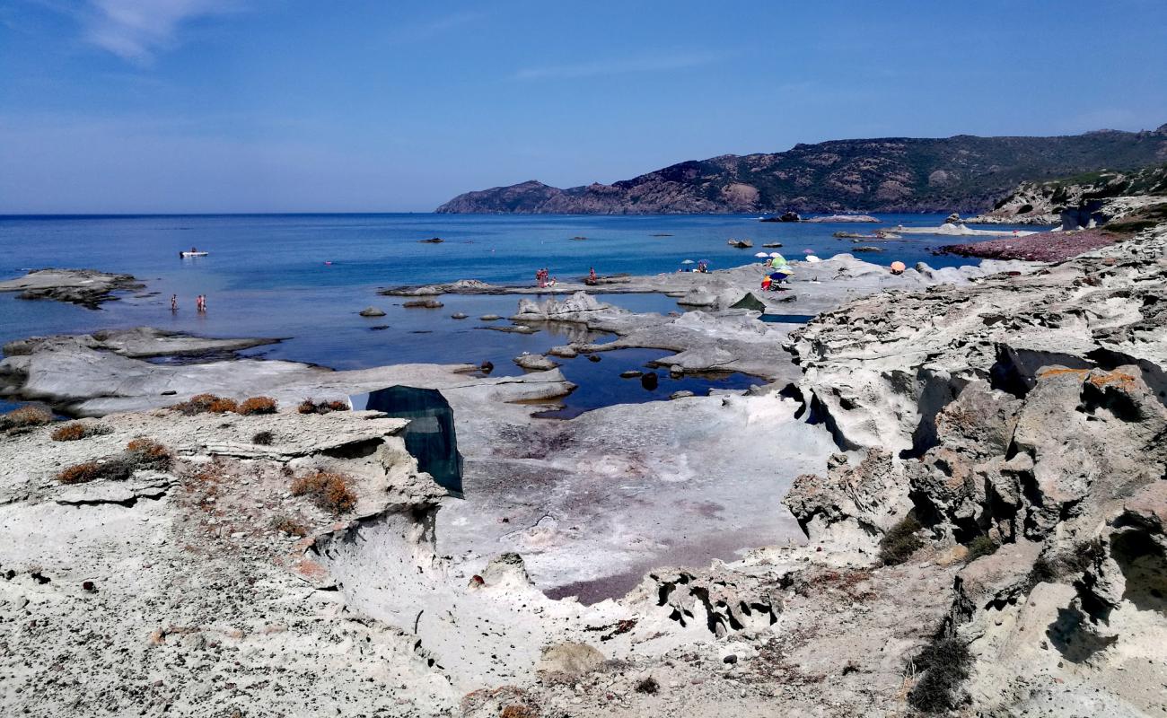 Photo de Su Riu 'e Sa Canna avec roches de surface