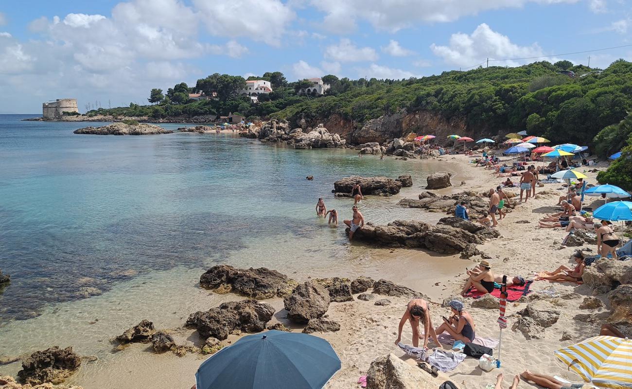 Photo de Cala Spinosa di Alghero Beach avec sable beige de surface