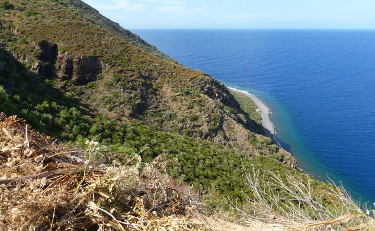 Photo de Brigantini Beach avec terrain rocheux de surface