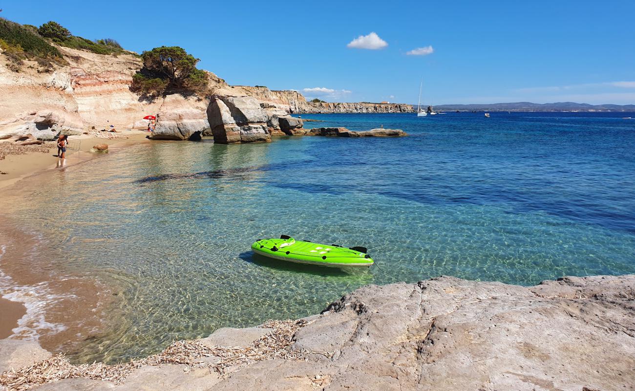 Photo de Spiaggia della Caletta di Genio avec sable lumineux de surface