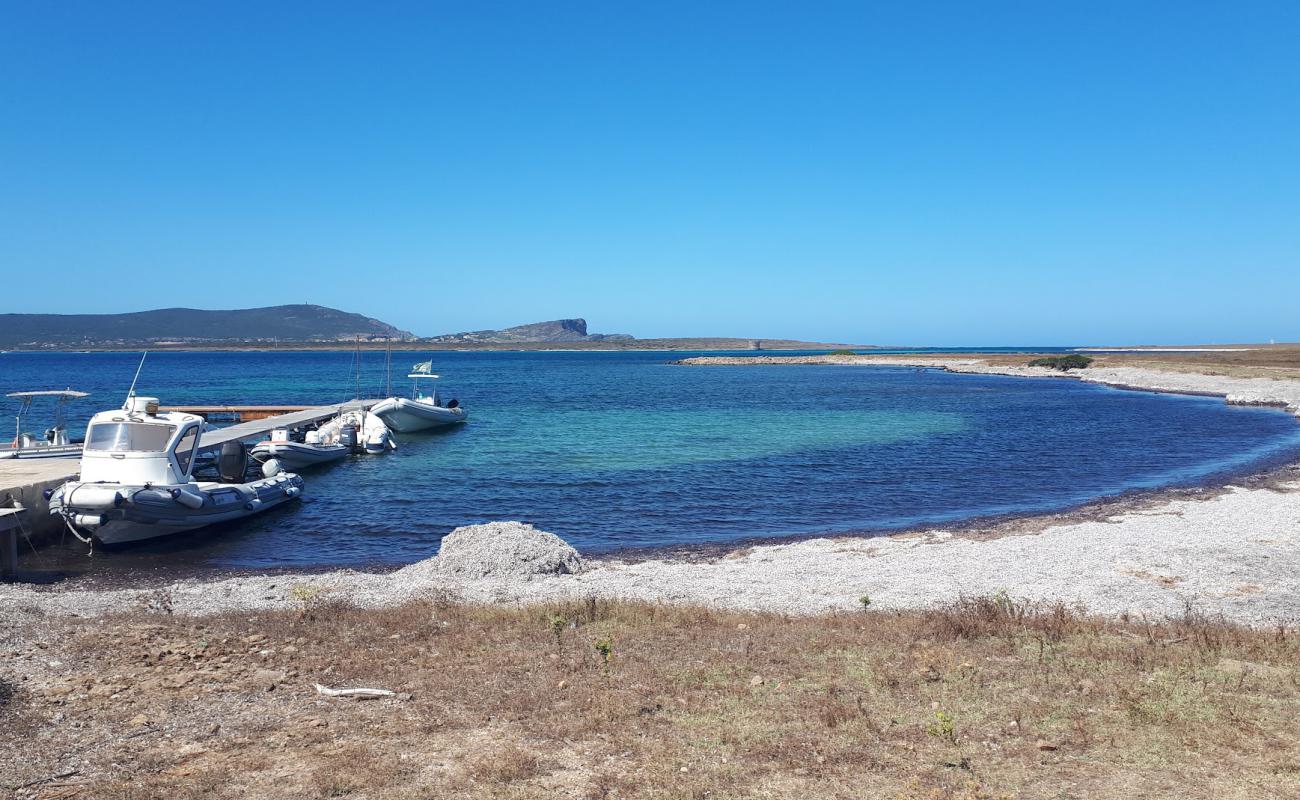 Photo de Porto di Fornelli Beach avec petits galets gris de surface