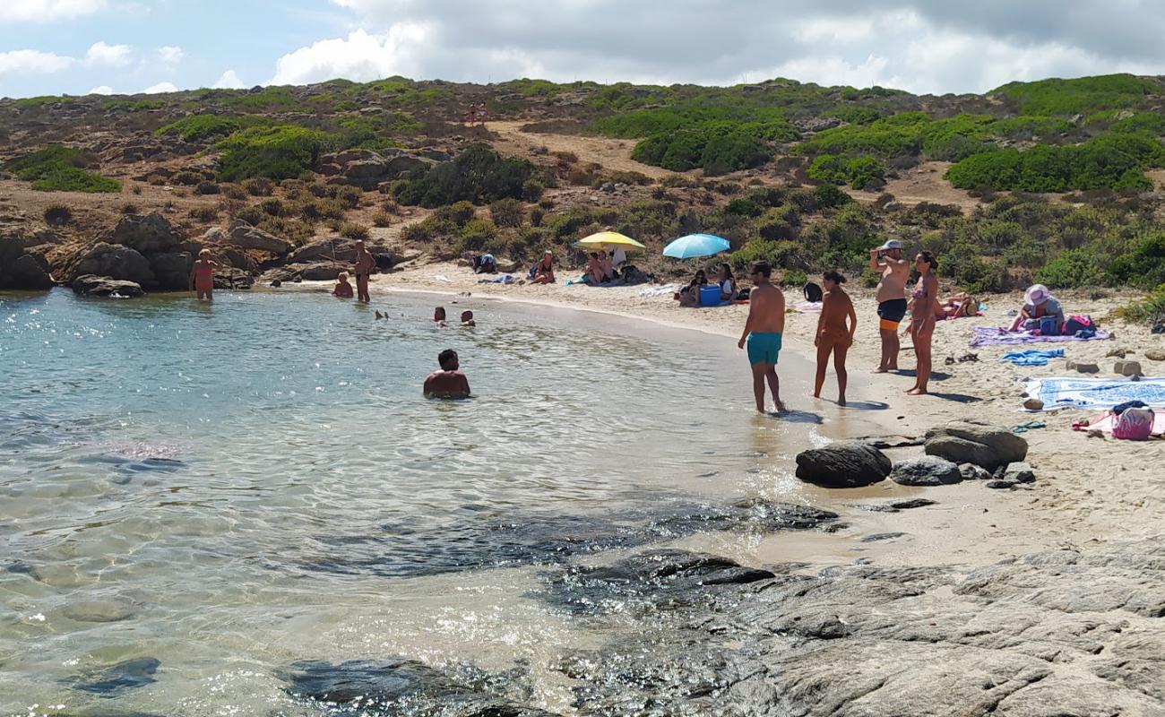 Photo de Cala Giordano avec sable beige de surface
