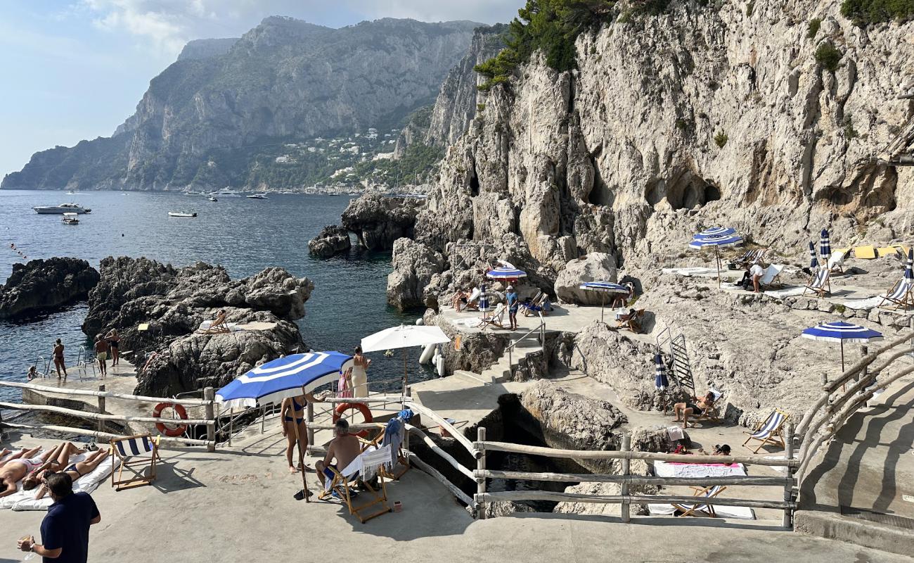 Photo de Spiaggia La Fontelina avec béton de surface