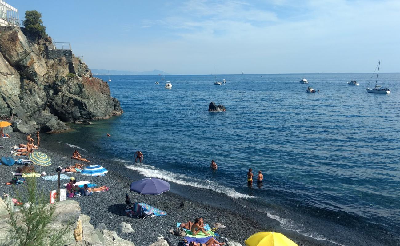 Photo de Spiaggia Azzurrodue avec caillou fin gris de surface