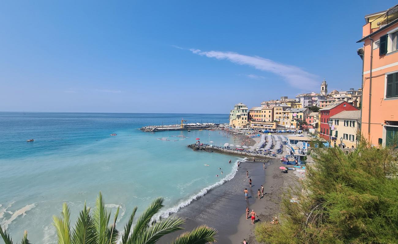 Photo de Spiaggia di Bogliasco avec sable gris avec caillou de surface