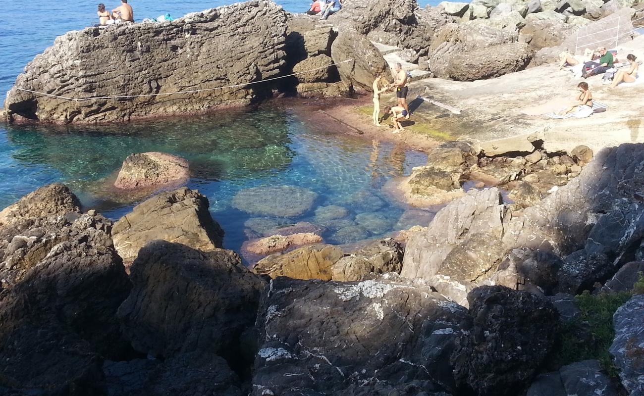 Photo de Porto Pidocchio Beach avec terrain rocheux de surface