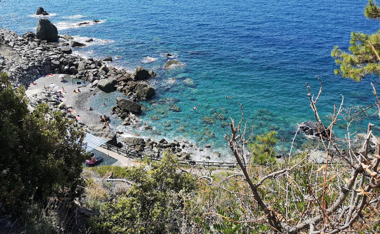 Photo de Spiaggia Rosadimare avec caillou fin gris de surface