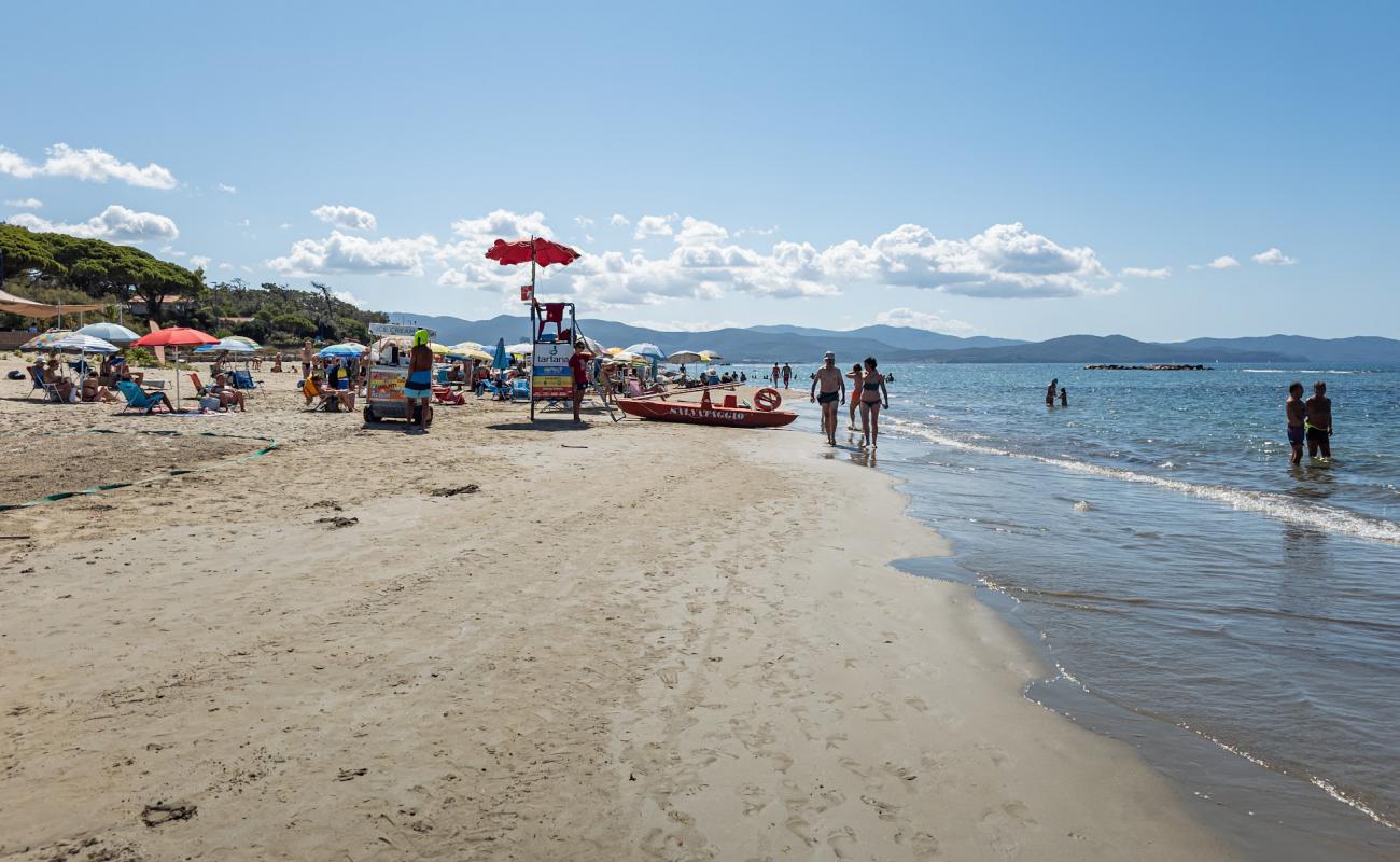 Photo de Spiaggia Golfo del Sole avec sable lumineux de surface