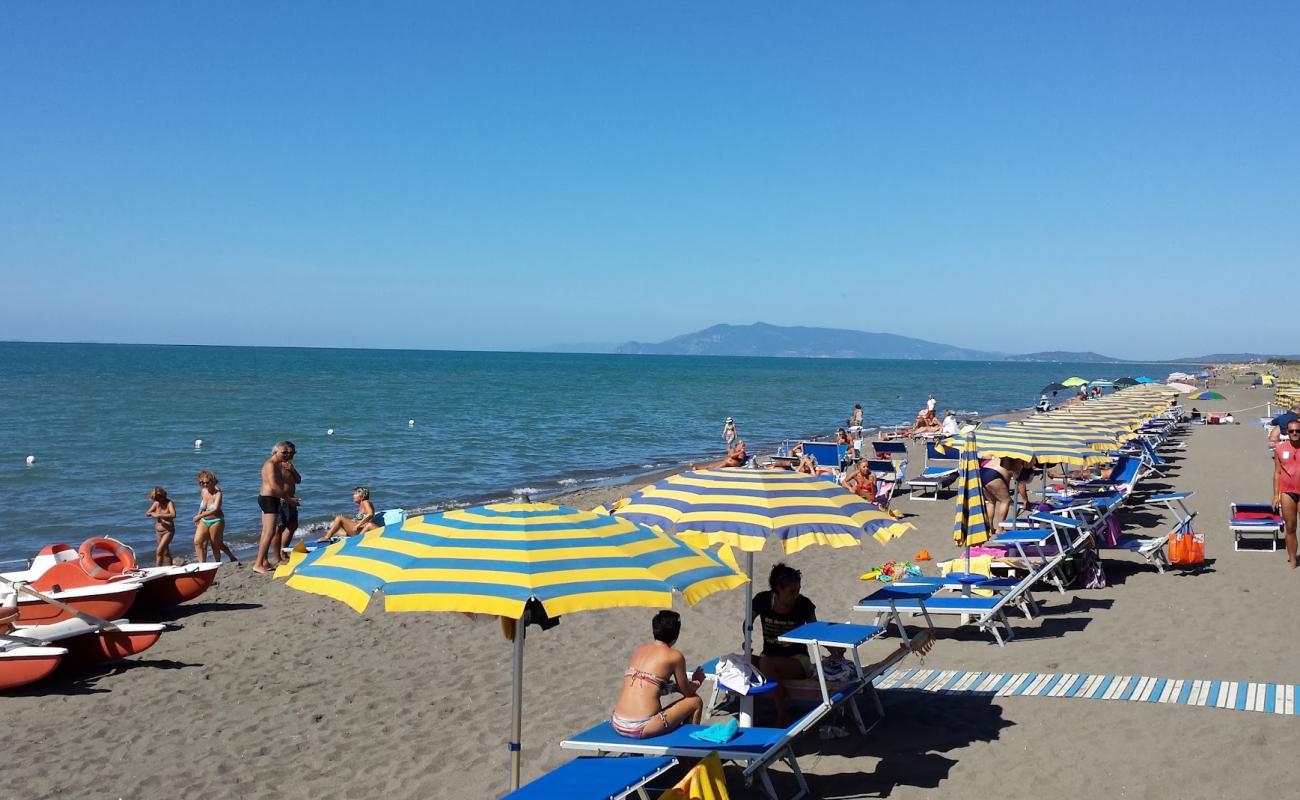 Photo de Spiaggia delle Graticciare avec sable lumineux de surface