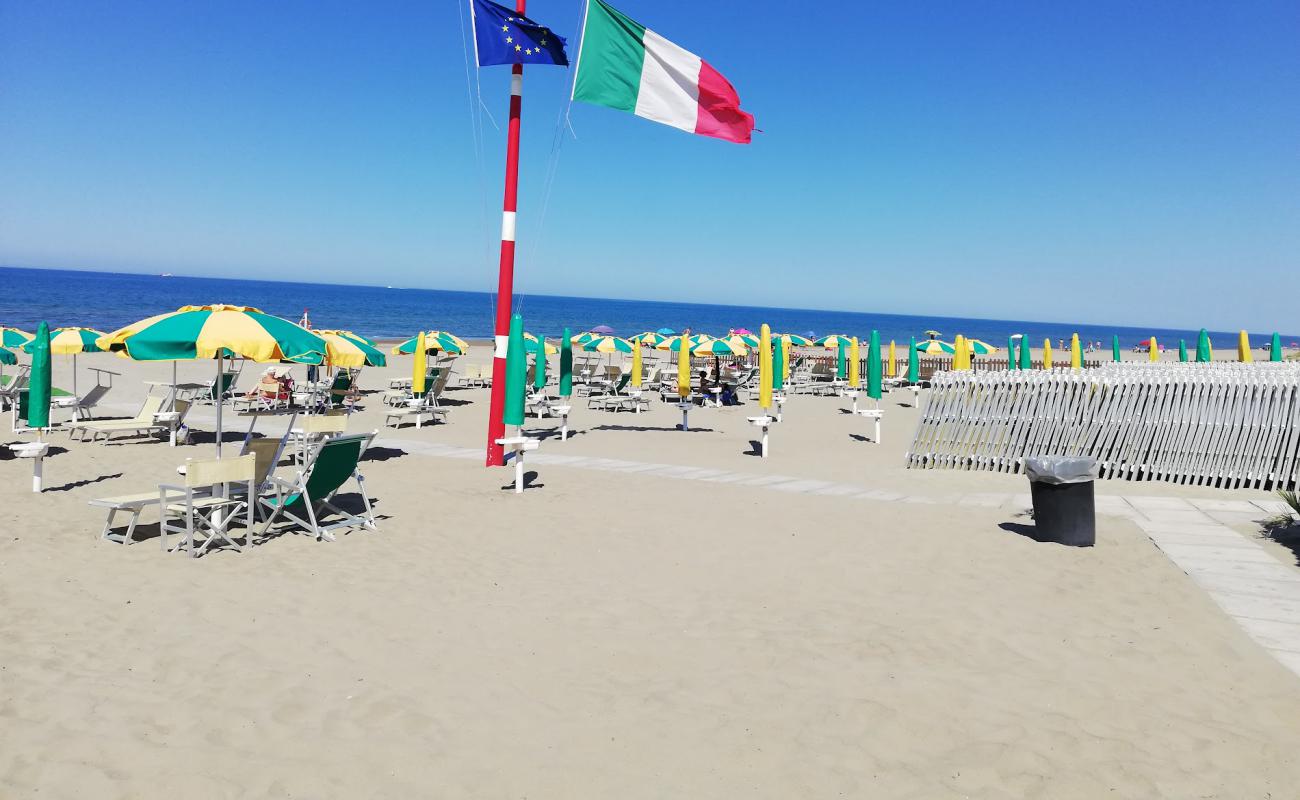 Photo de Spiaggia Marina di Ardea avec sable beige de surface