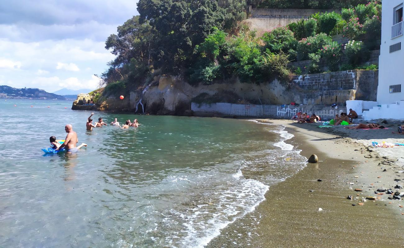 Photo de Baia Ferretti avec sable lumineux de surface