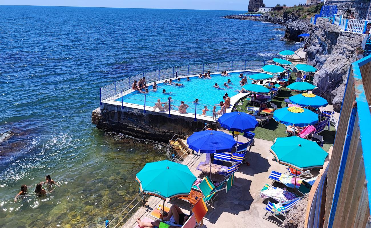 Photo de Spiaggia Villa Inglese avec roches de surface