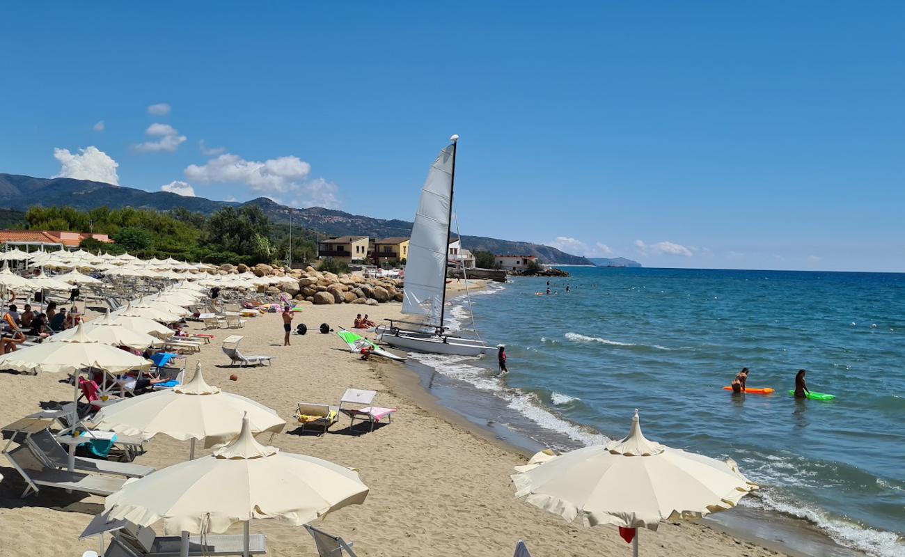 Photo de Marina di Casalvelino Beach avec sable beige de surface