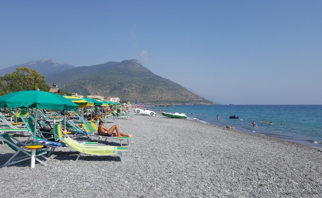 Photo de Spiaggia dell'oliveto avec sable gris avec caillou de surface