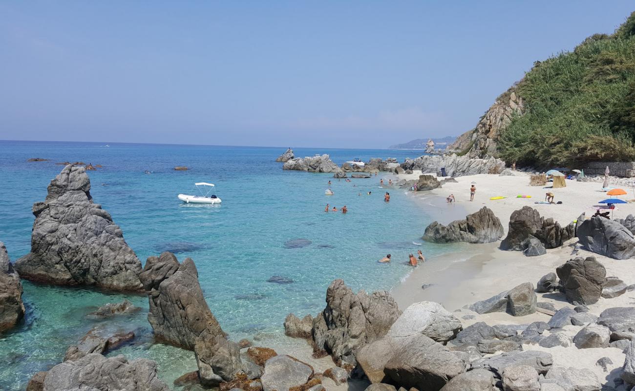 Photo de Spiaggia Vardanello avec sable lumineux de surface