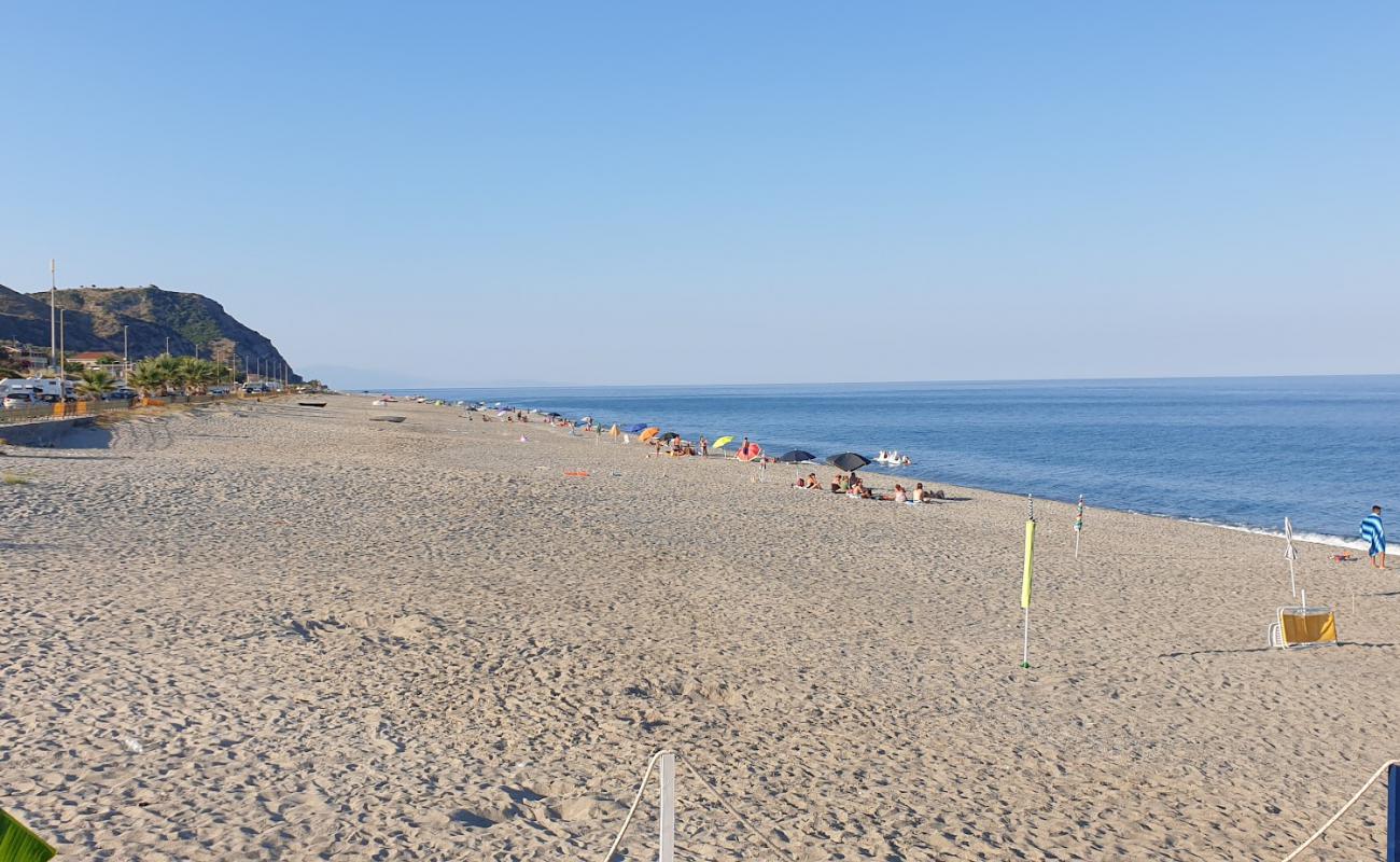 Photo de Ferruzzano Beach avec sable gris de surface