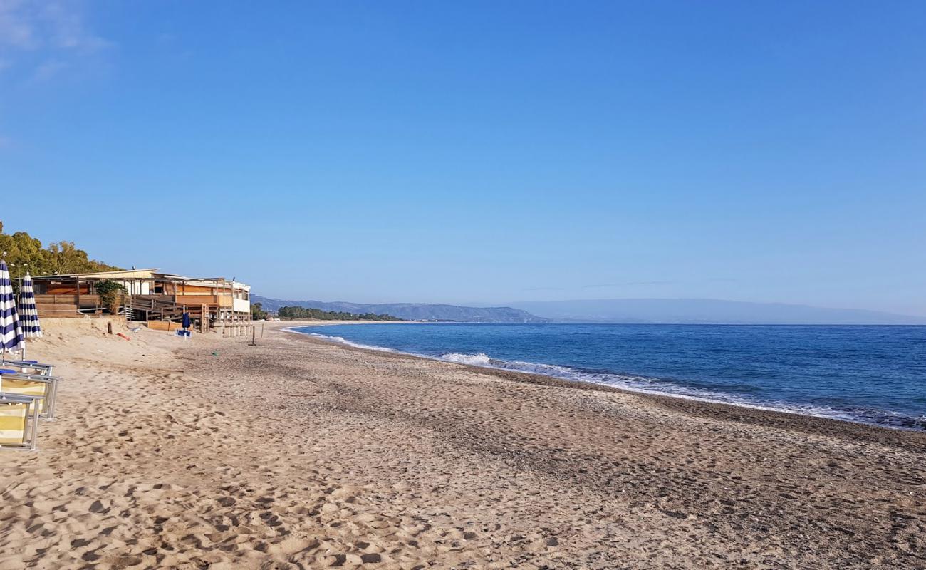 Photo de Santandrea Beach avec sable beige de surface