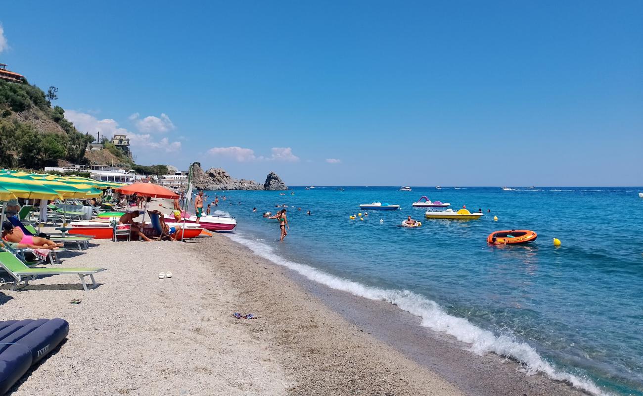 Photo de Pietragrande Beach avec sable beige de surface