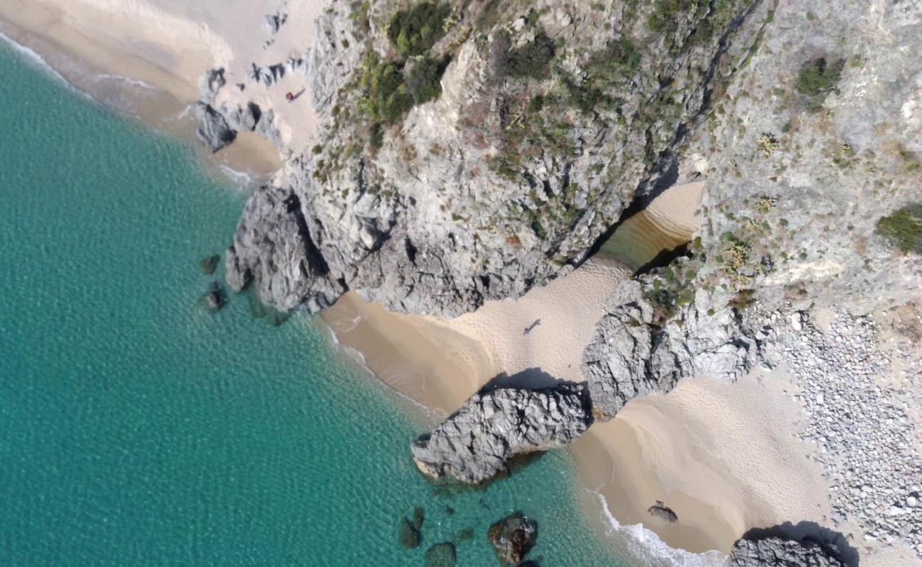 Photo de Grotta di San Gregorio avec sable beige de surface
