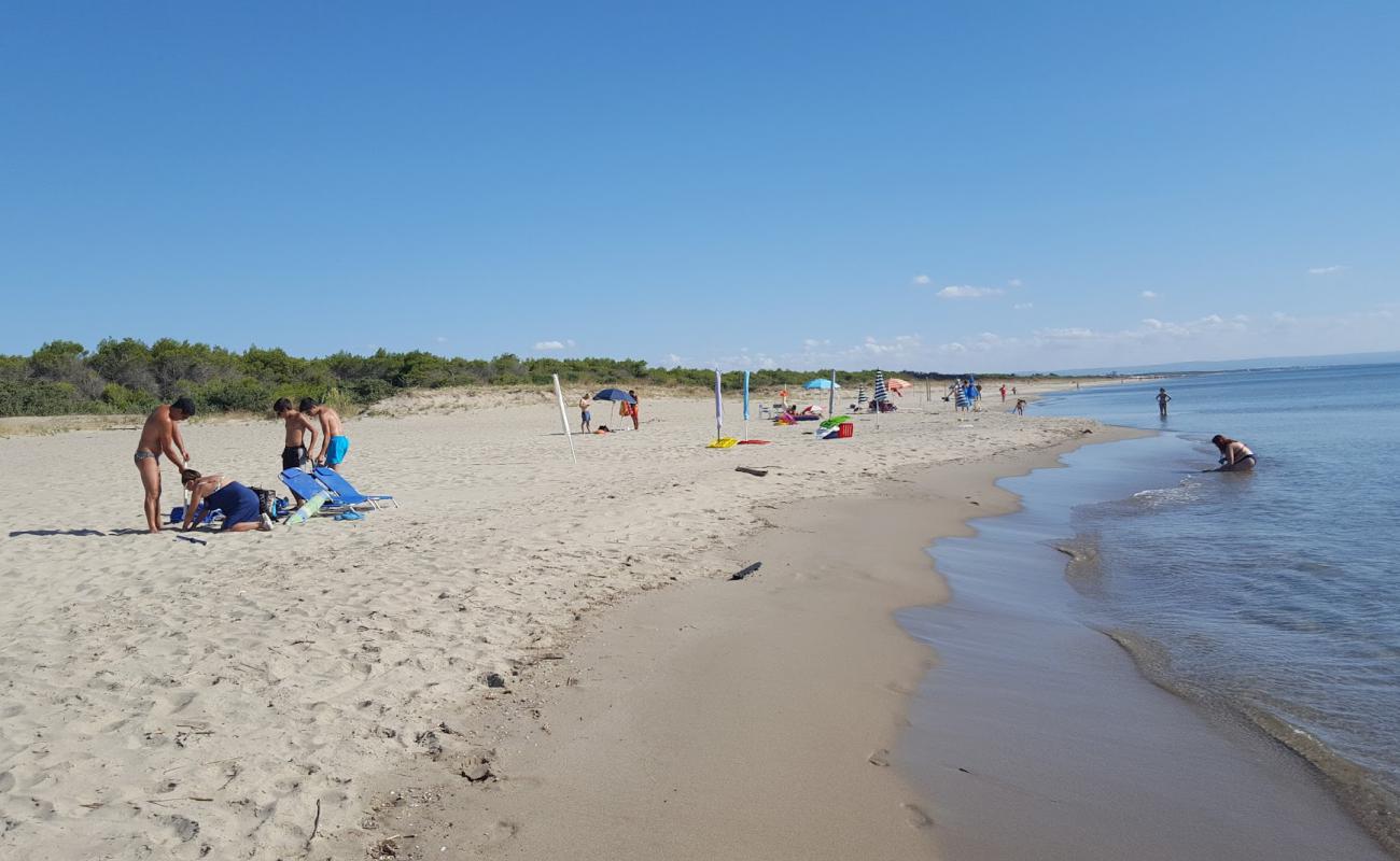 Photo de Spiaggia Marinella avec sable blanc de surface