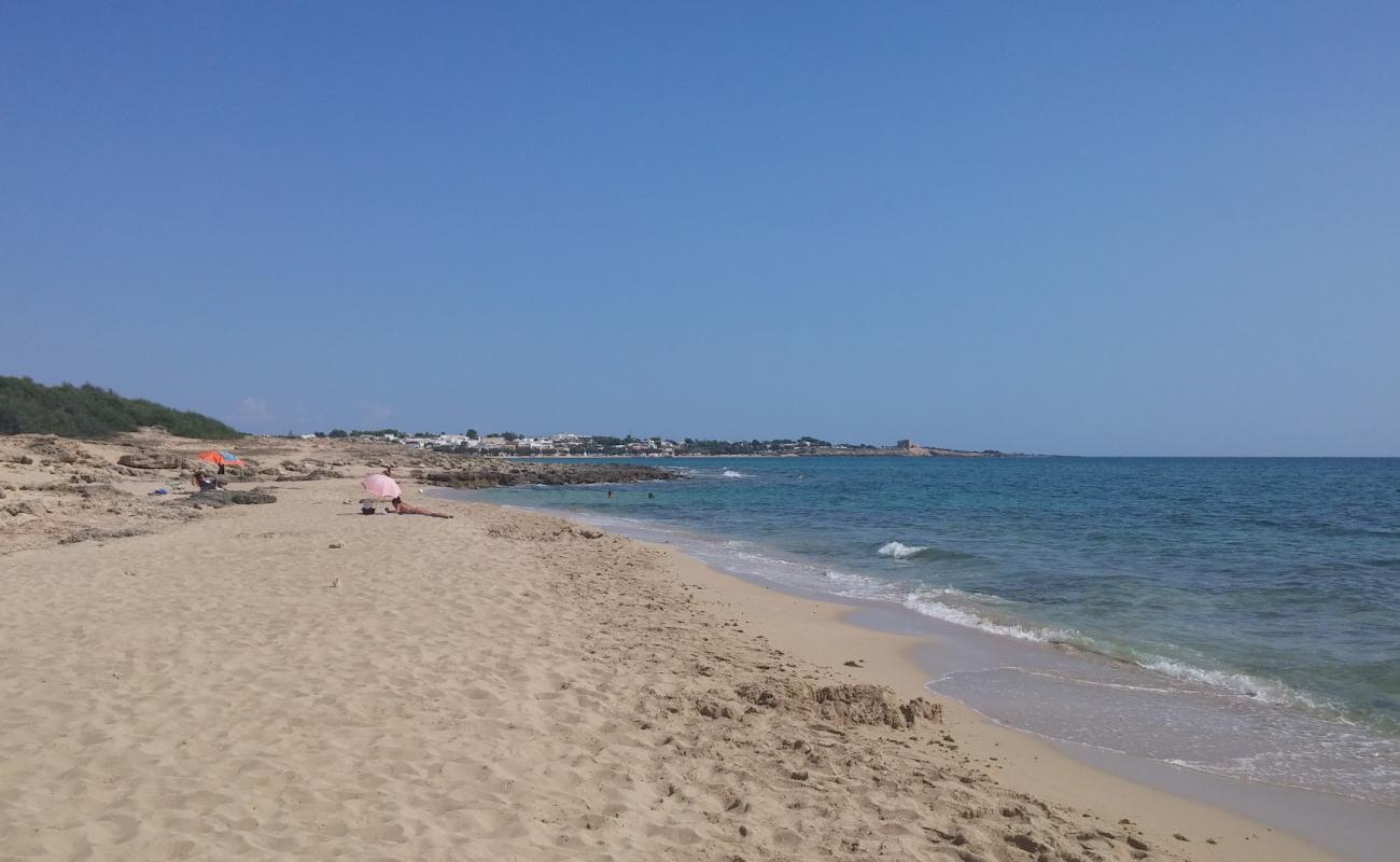 Photo de Spiaggia delle Villette avec sable beige de surface