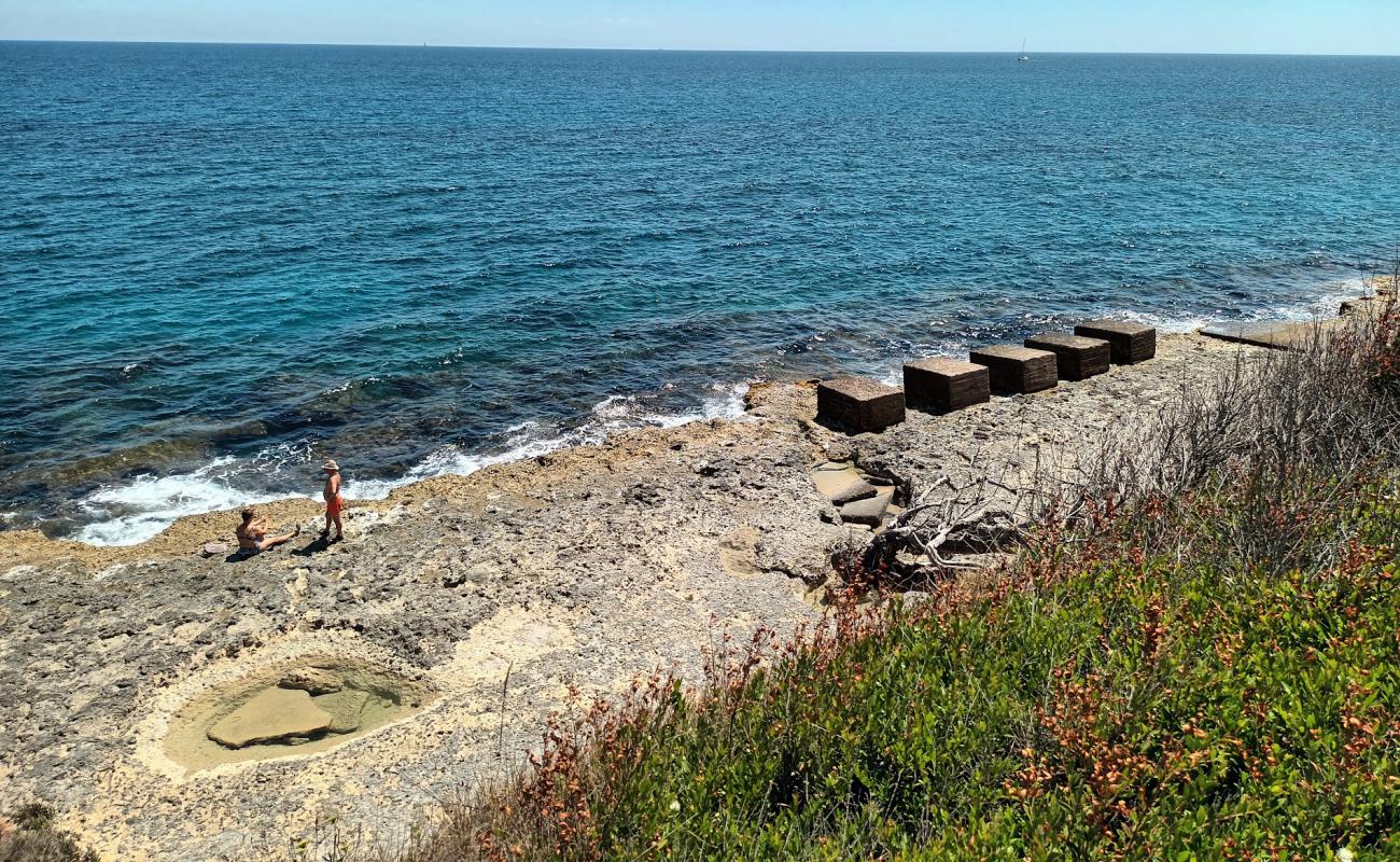 Photo de Grotta de l'Acqua duce avec rocky shore de surface
