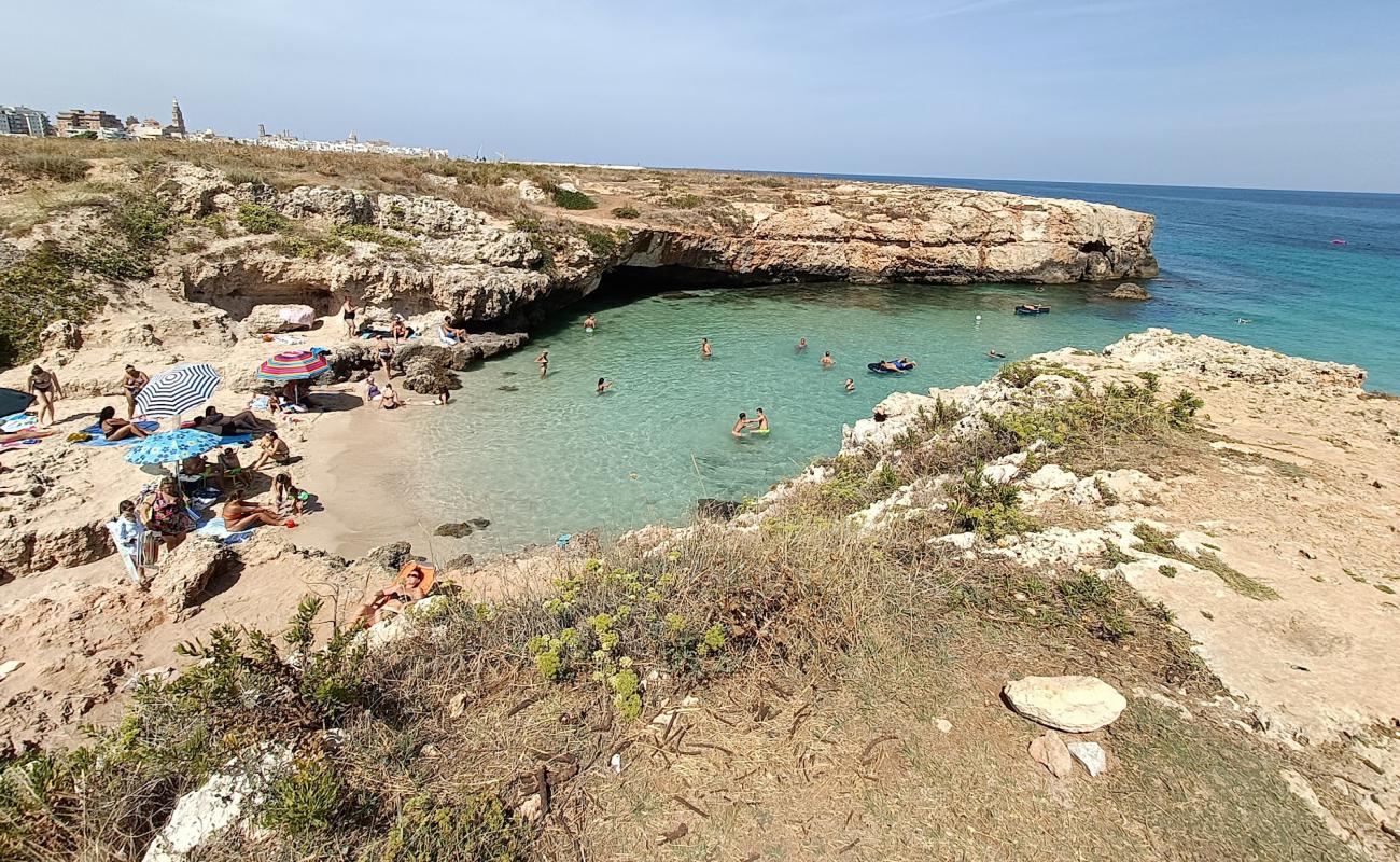 Photo de Spiaggia di Porto Verde avec sable lumineux de surface