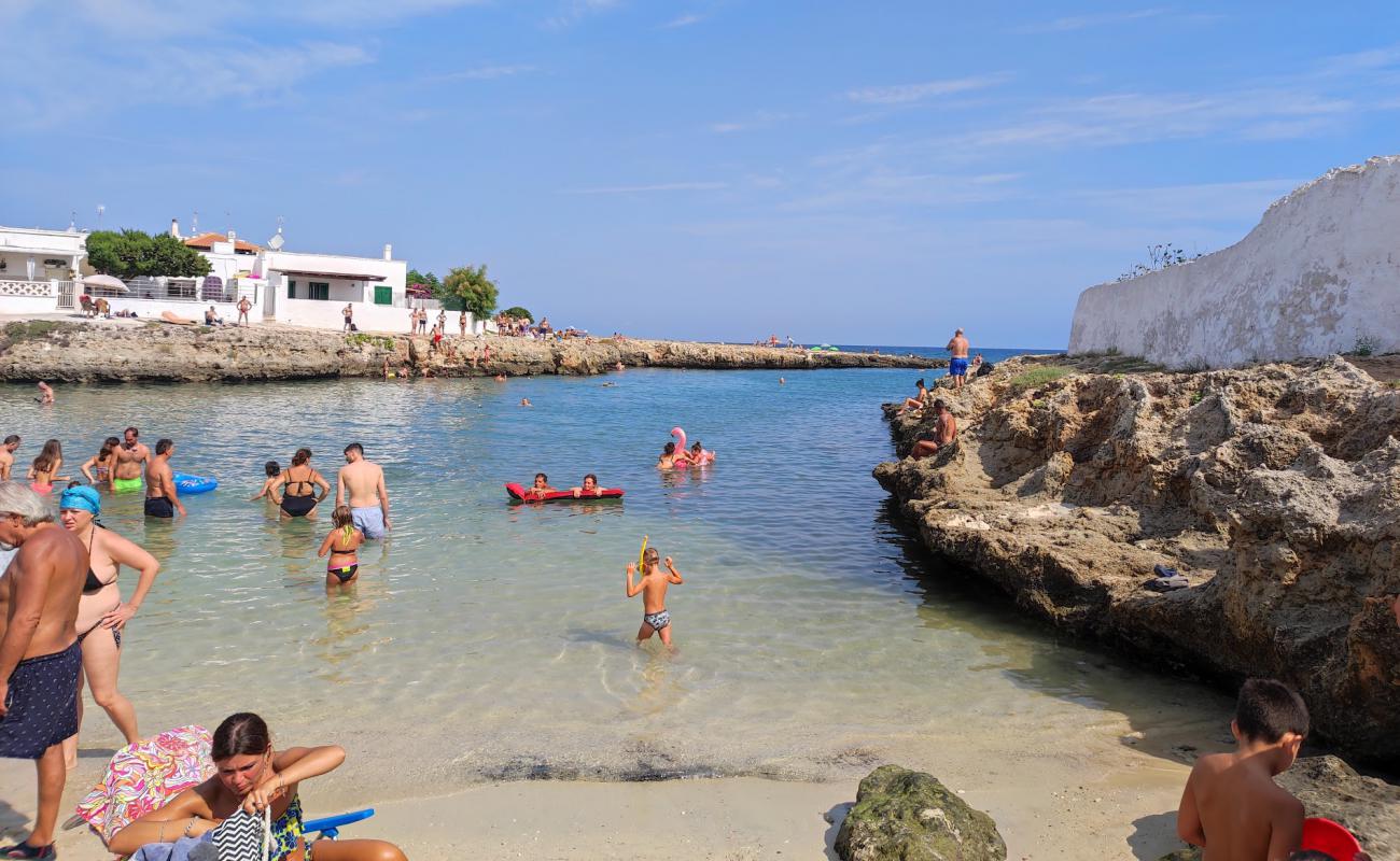 Photo de Spiaggia Porto Contessa avec sable lumineux de surface