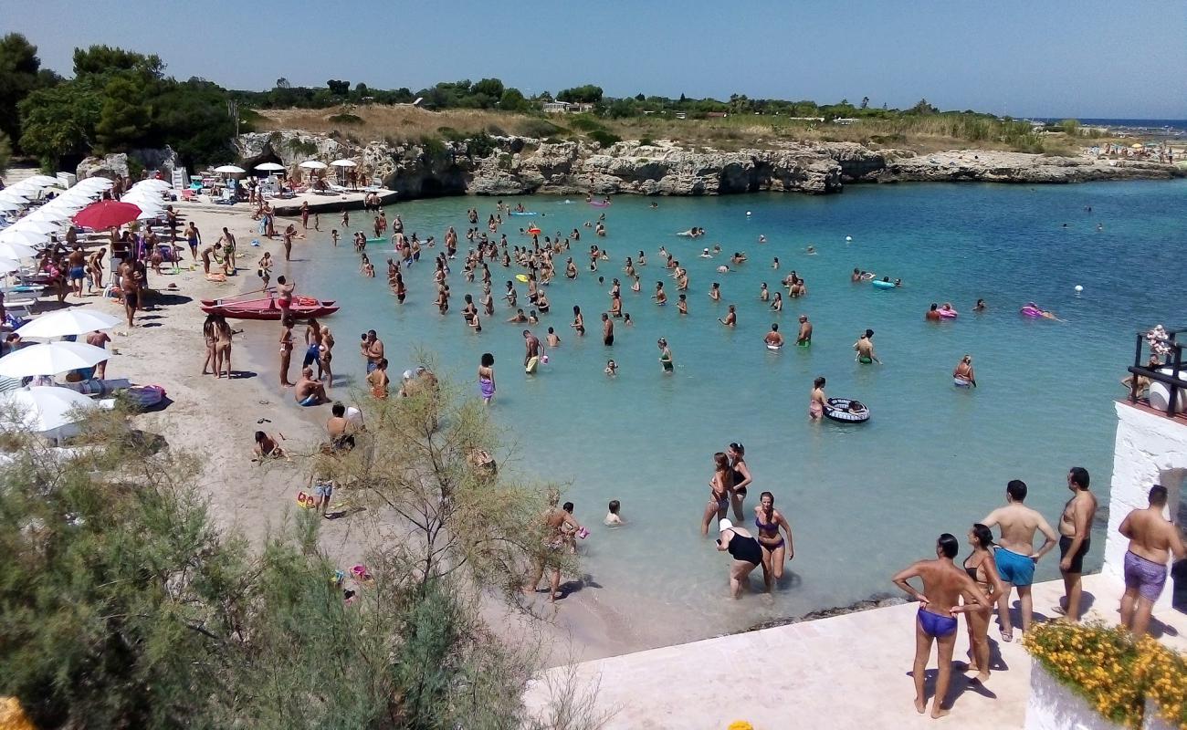 Photo de Cala San Giovanni avec sable lumineux de surface