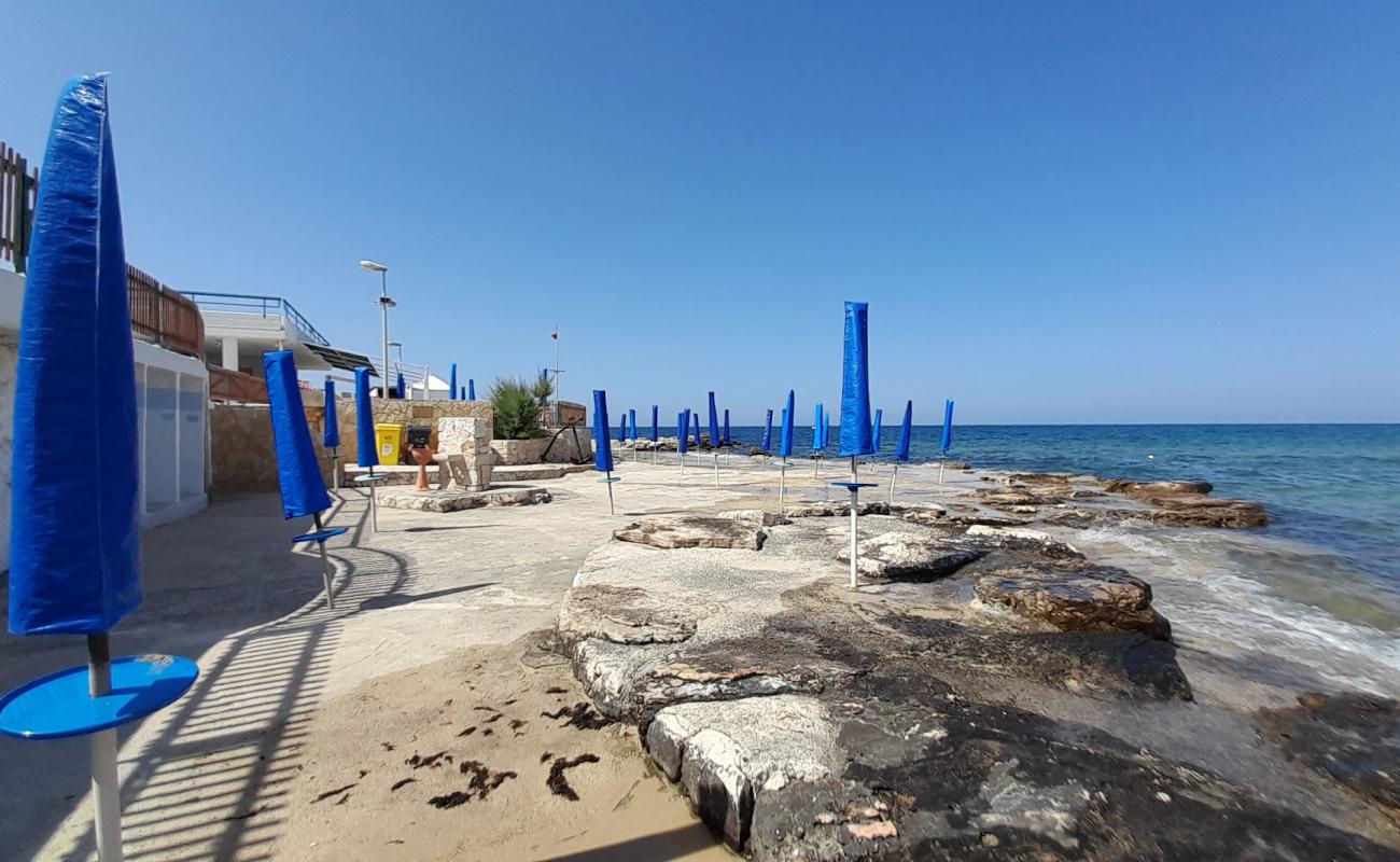 Photo de Lido Il Titolo avec sable gris de surface