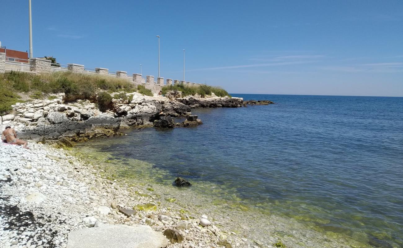 Photo de Gatto Verde Beach avec terrain rocheux de surface