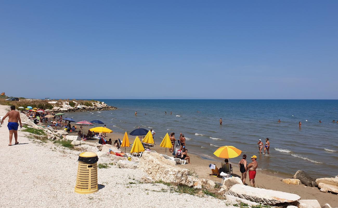 Photo de Spiaggio San Marco Sud avec sable beige de surface