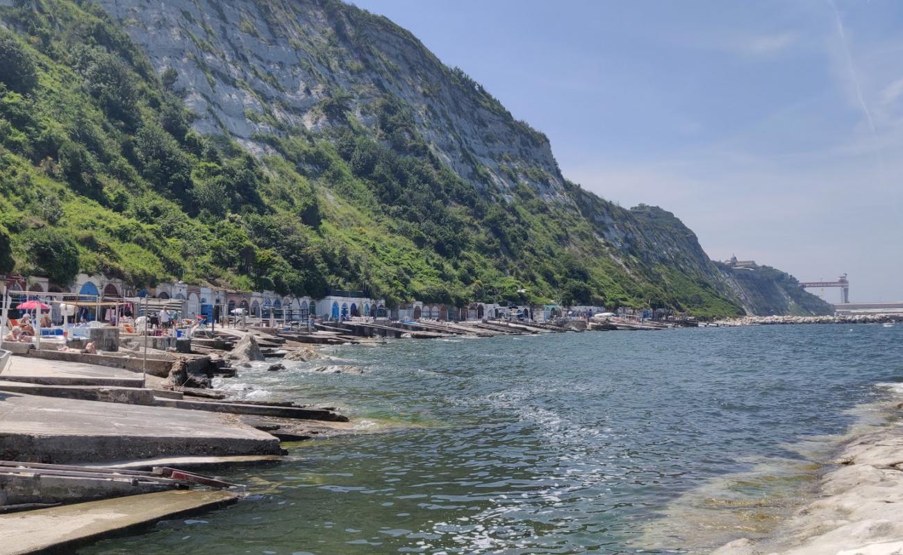 Photo de Spiaggia della Grotta Azzurra avec rocky shore de surface