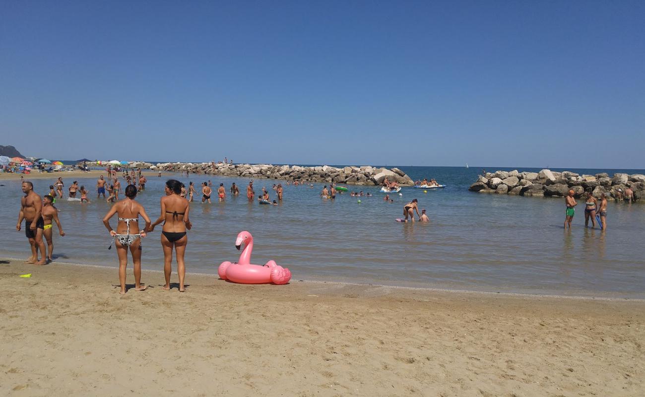 Photo de Gimarra Beach avec sable beige de surface