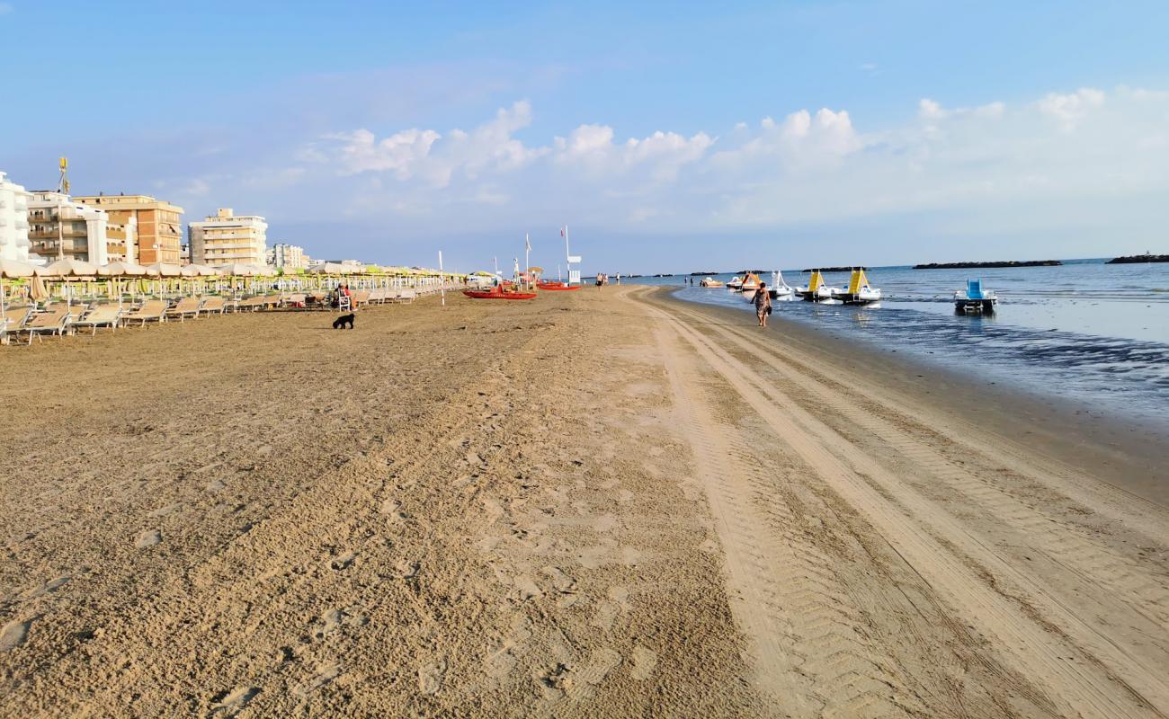 Photo de Igea Marina Beach avec sable beige de surface