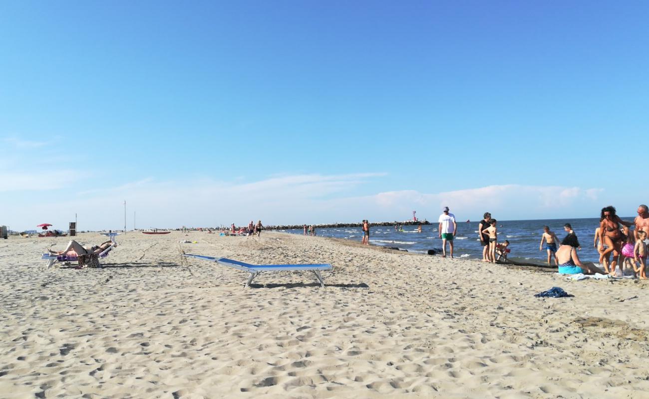 Photo de Lido Degli Estensi Beach avec sable beige de surface
