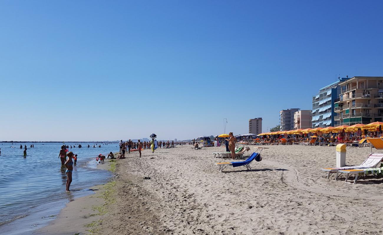 Photo de Lido Degli Scacchi avec sable beige de surface