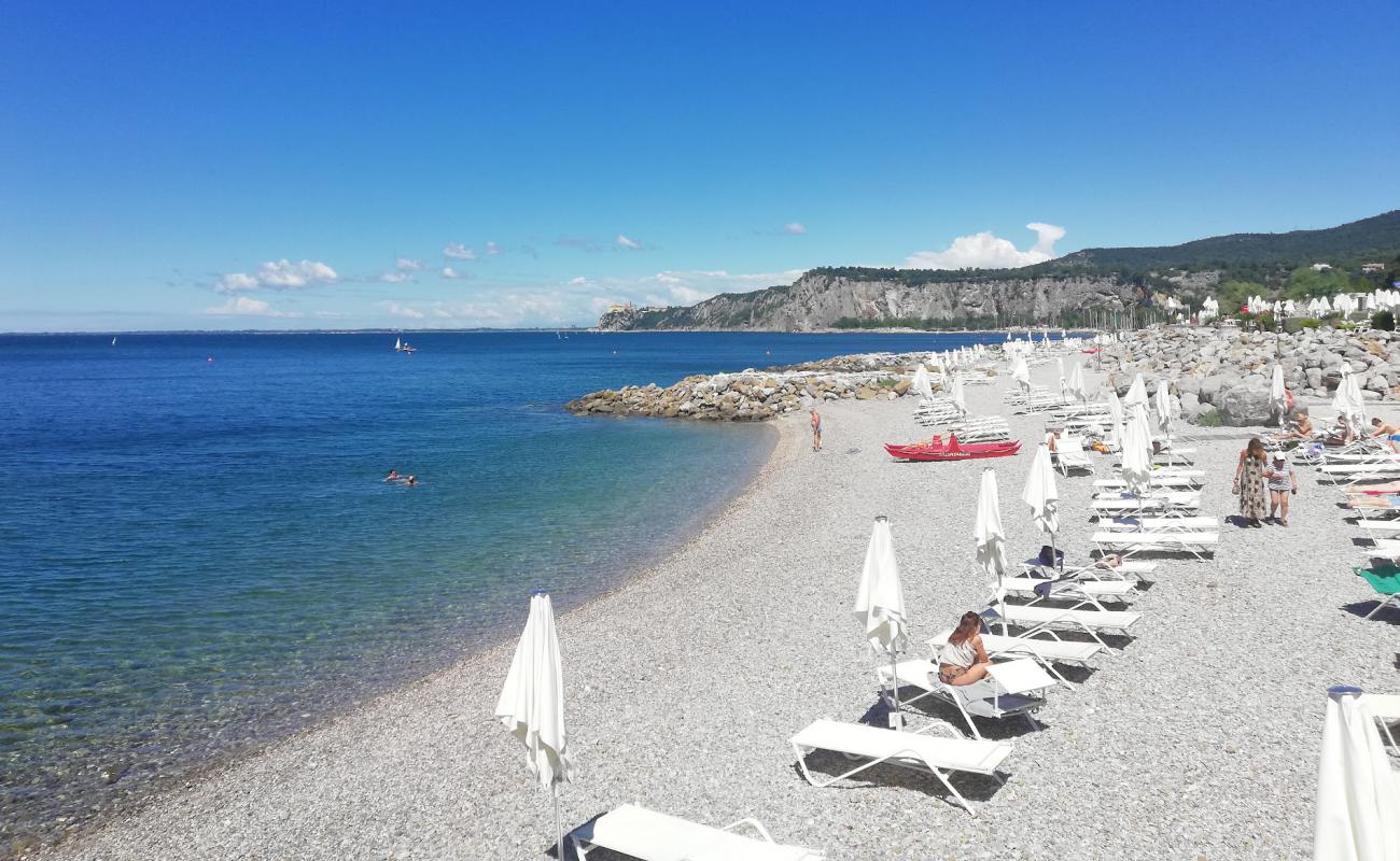 Photo de Spiaggia di Portopiccolo Sistiana avec galets gris de surface