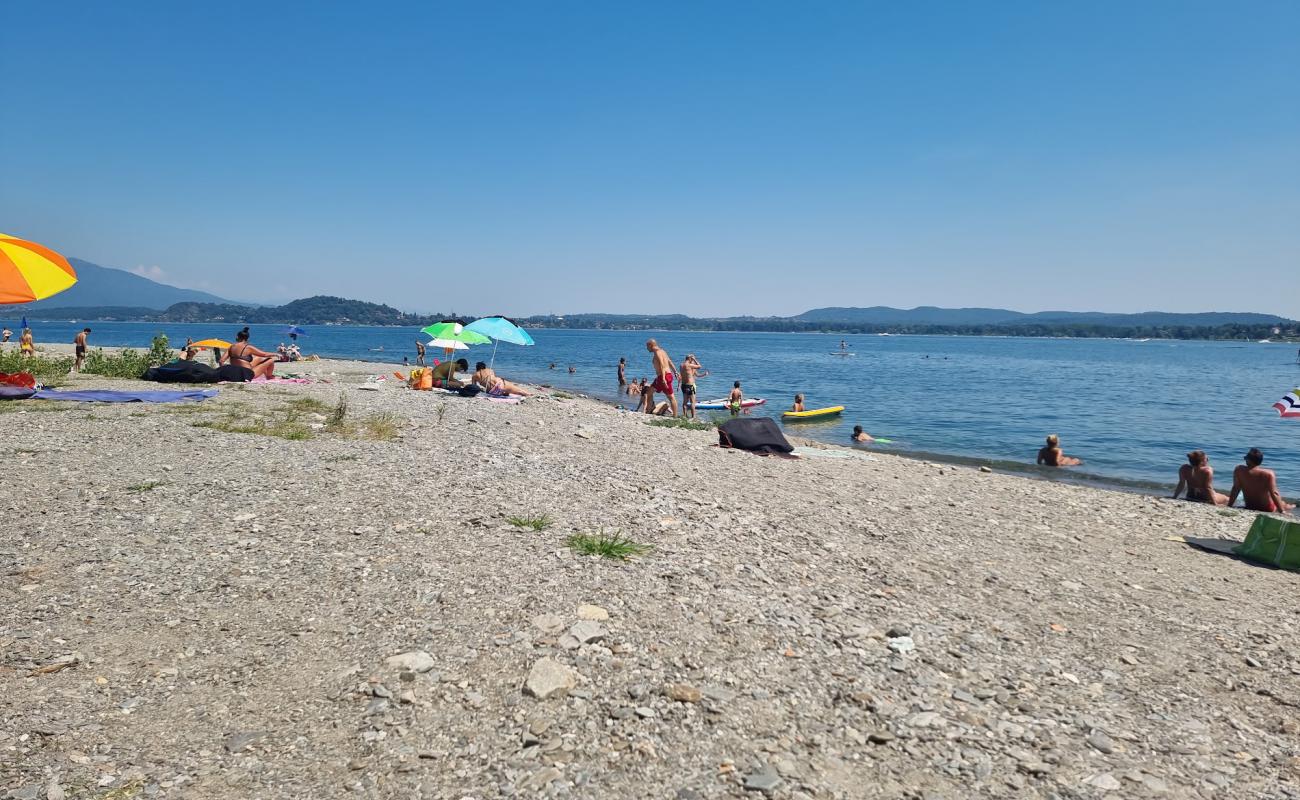 Photo de Lago Maggiore free Beach avec sable gris & rochers de surface