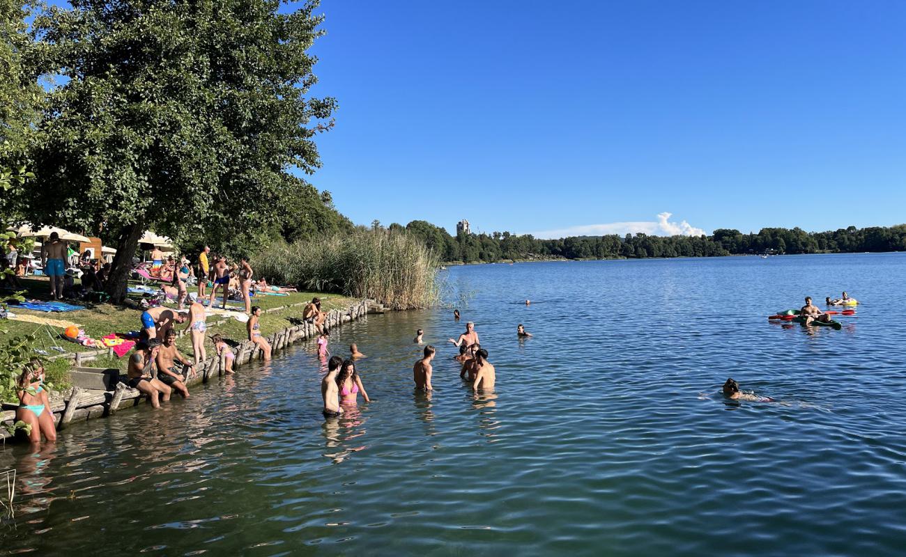 Photo de Lido Monate Beach avec herbe de surface