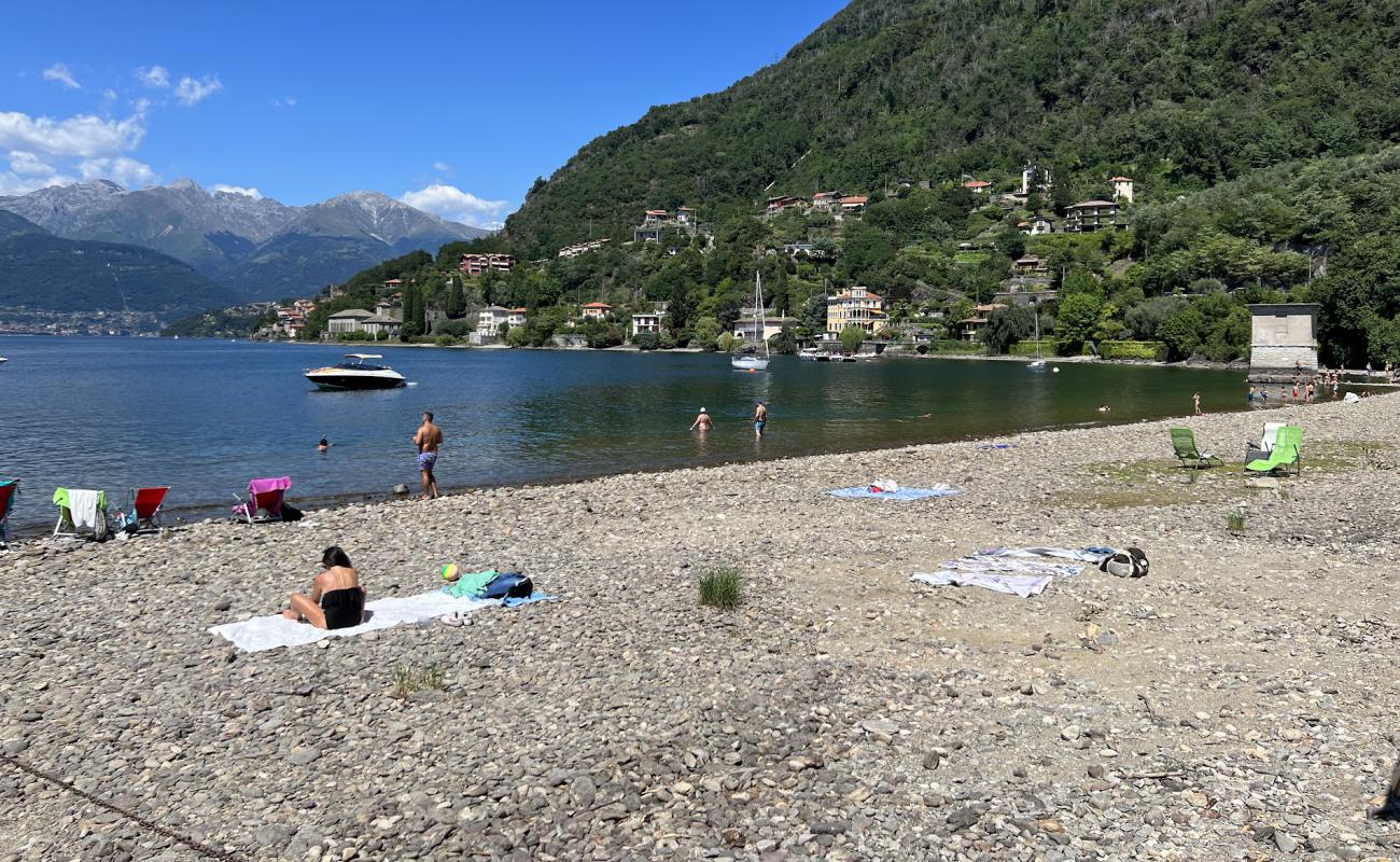 Photo de La Foppa Beach avec sable gris & galets de surface