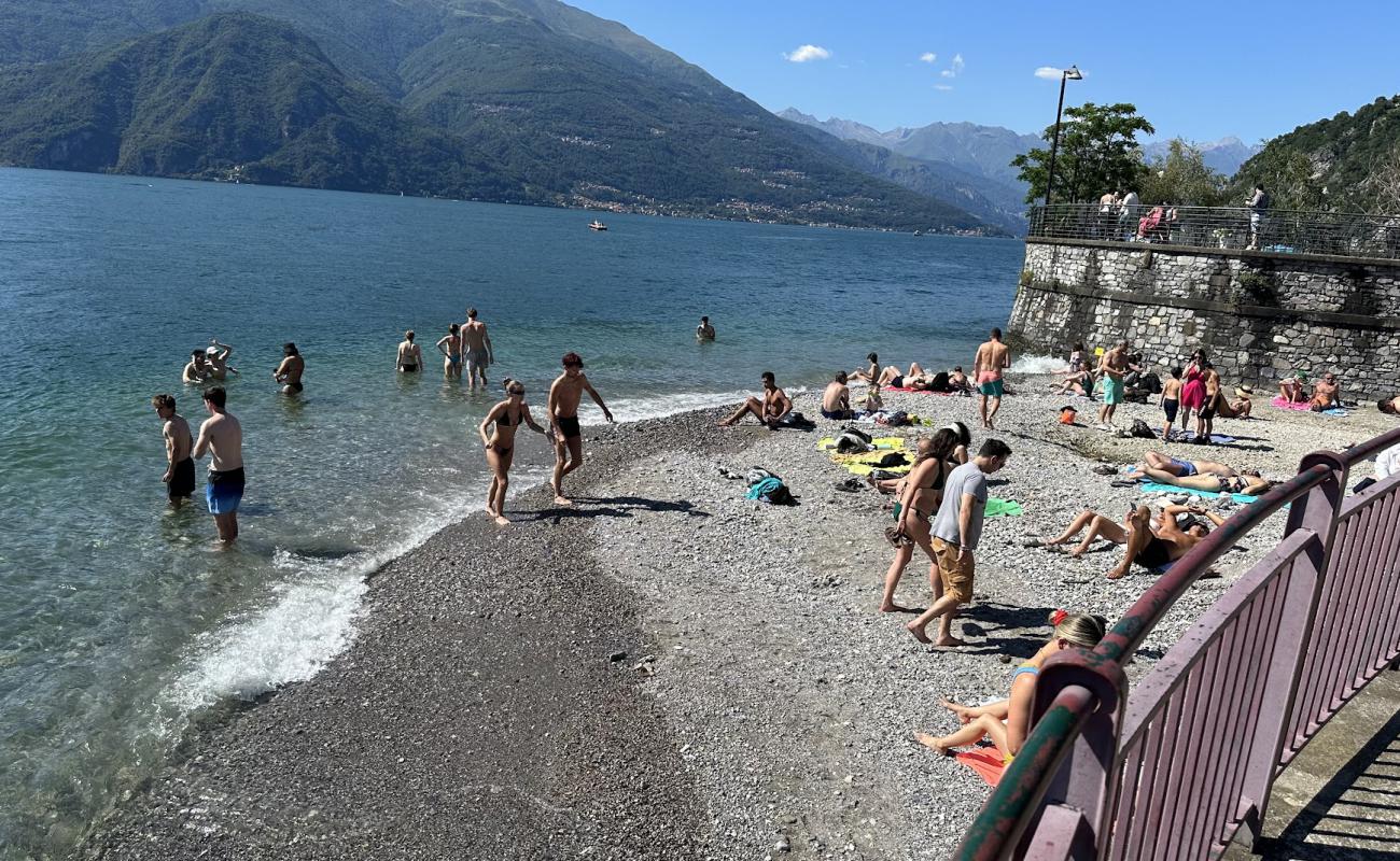 Photo de Spiaggia di Varenna avec caillou gris de surface