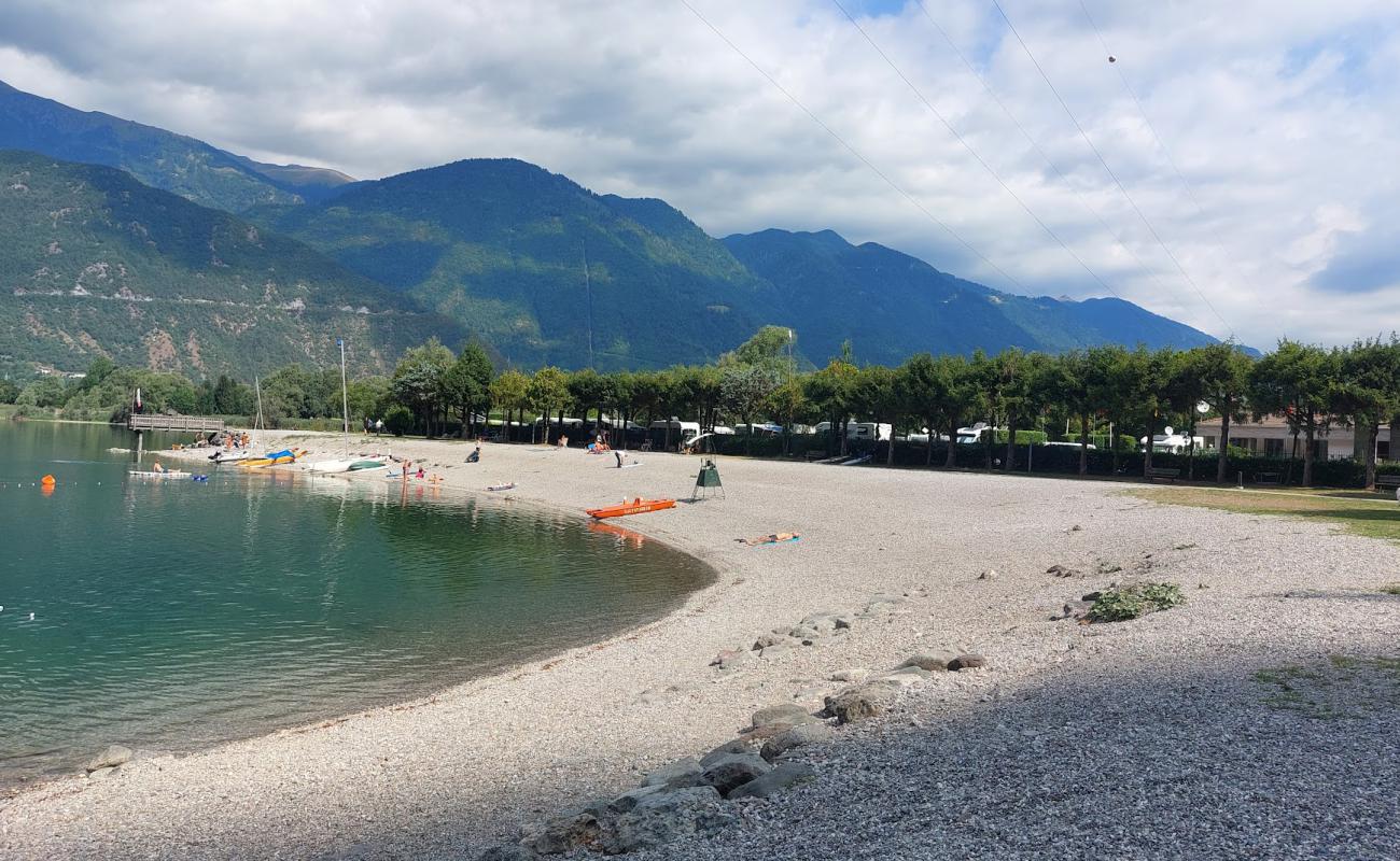 Photo de Camping Miralago Beach avec petits galets gris de surface