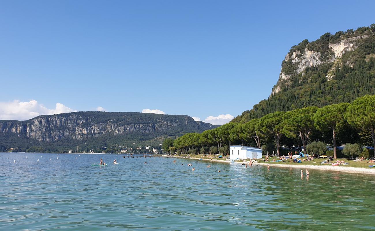 Photo de Spiaggia La Rocca avec galets gris de surface