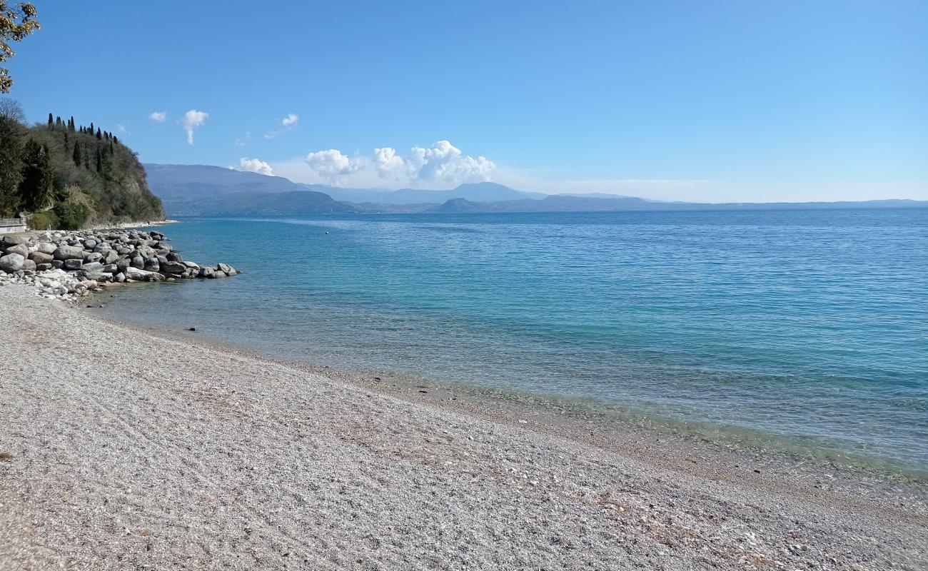 Photo de Dusano Beach avec galets gris de surface