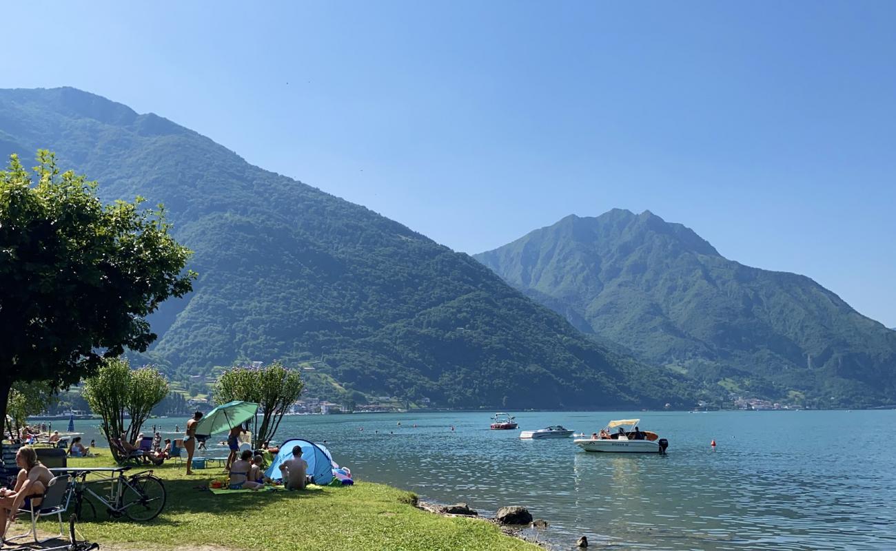 Photo de Spiaggia di Pisogne avec caillou fin gris de surface