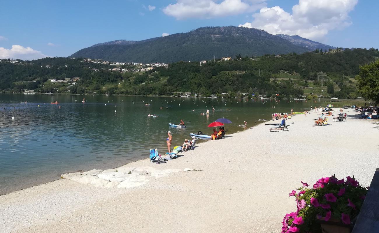 Photo de Lido di Caldonazzo avec caillou fin clair de surface