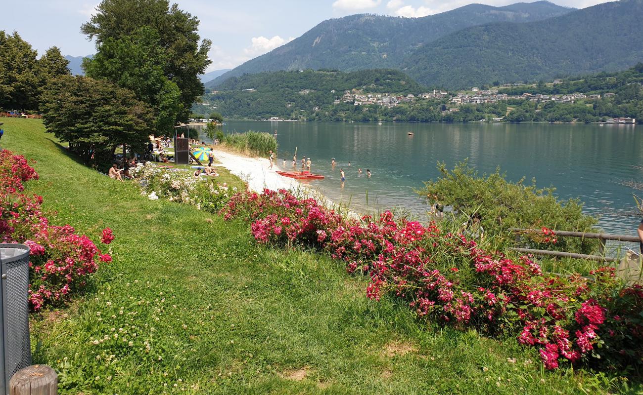 Photo de Spiaggia libera Valcanover avec caillou fin gris de surface