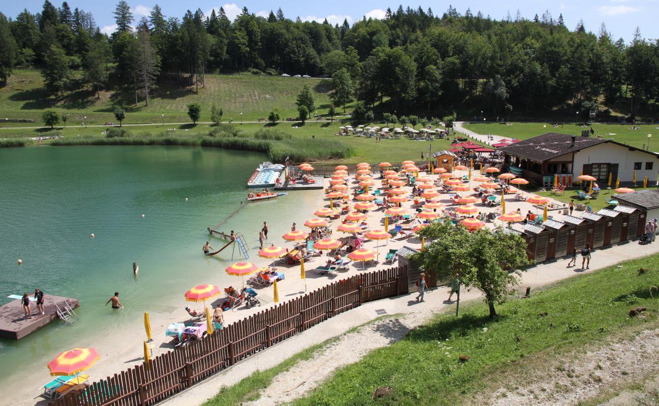 Photo de Lido Marzari di Lavarone avec sable beige de surface