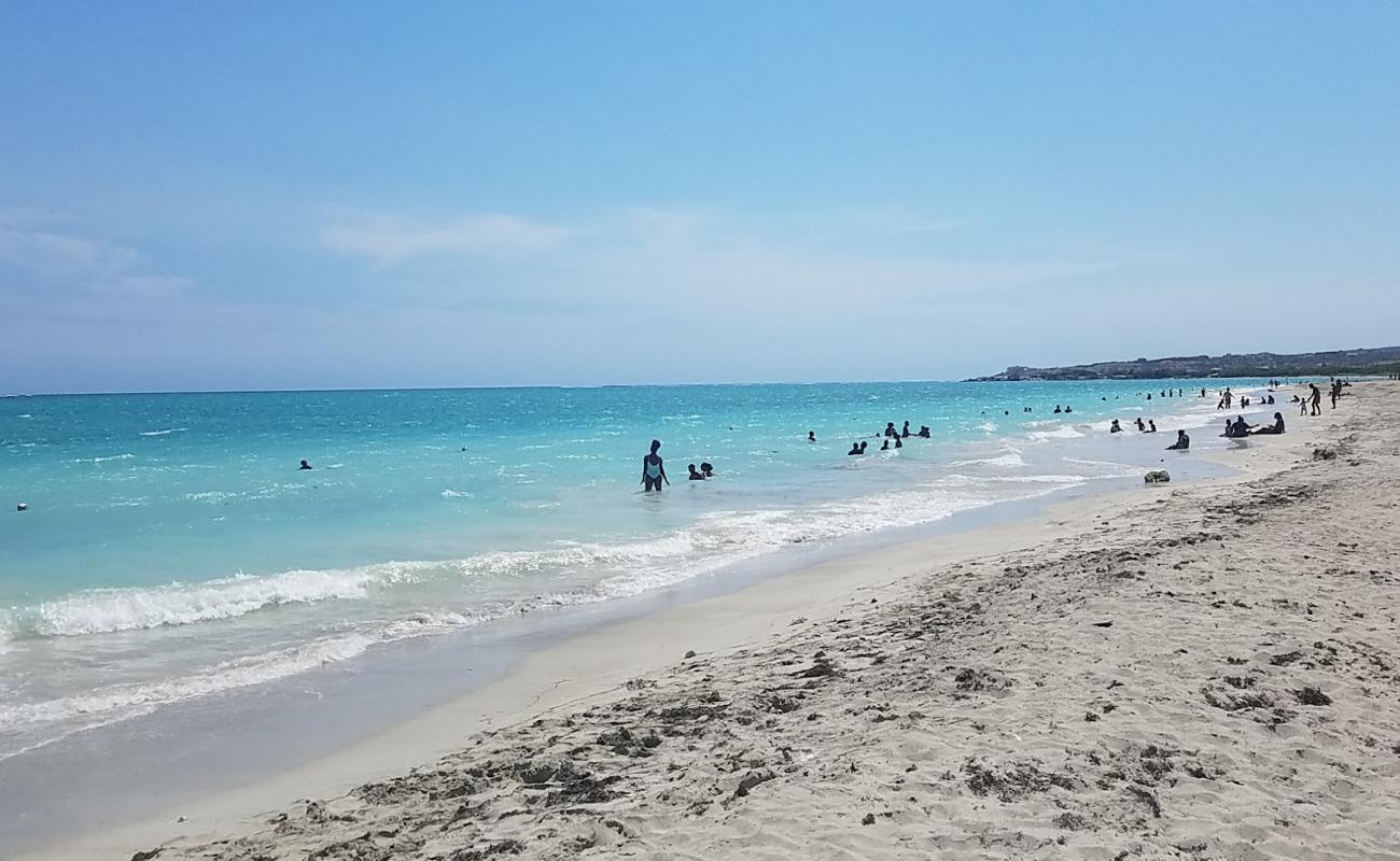 Photo de Fort Clarence Beach avec sable beige fin de surface